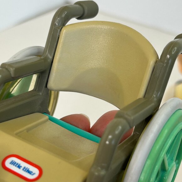 Little Tikes Place Miniatures Wheelchair and Two Friend Figures Set 1993 USA - Picture 9 of 16